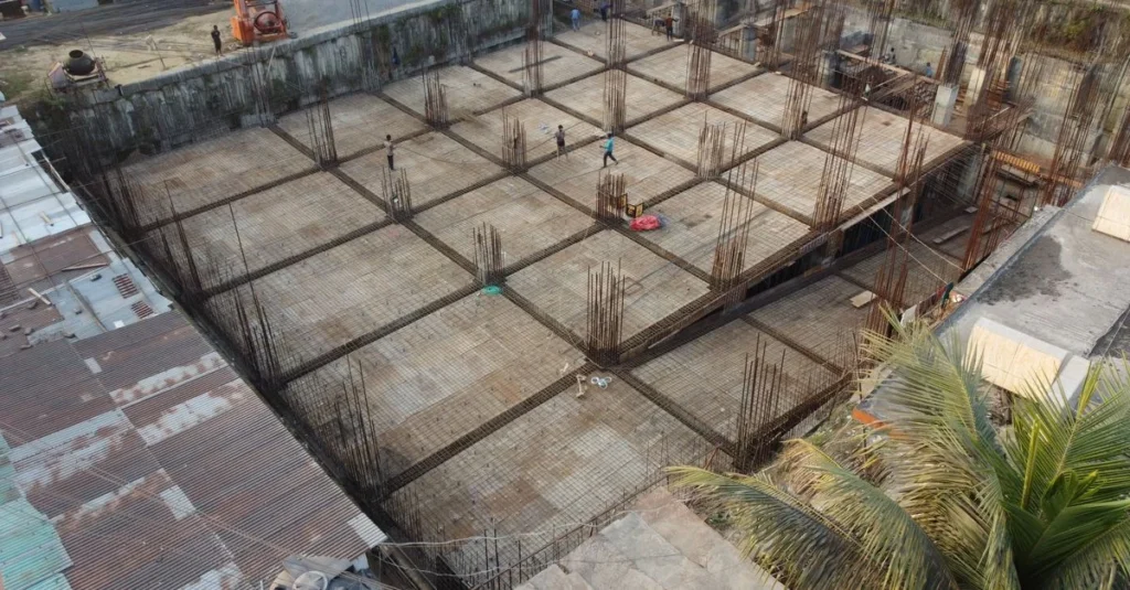 Ławy fundamentowe pod dom z keramzytu na etapie budowy